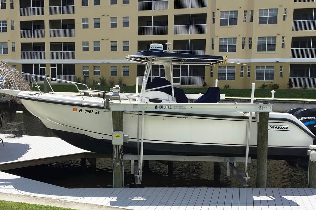 4-Pile Boat Lift with a 10K Boat - BOAT LIFT US