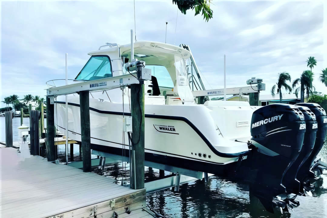 6-Pile Boar Lift with a 27K Boat - BOAT LIFT US