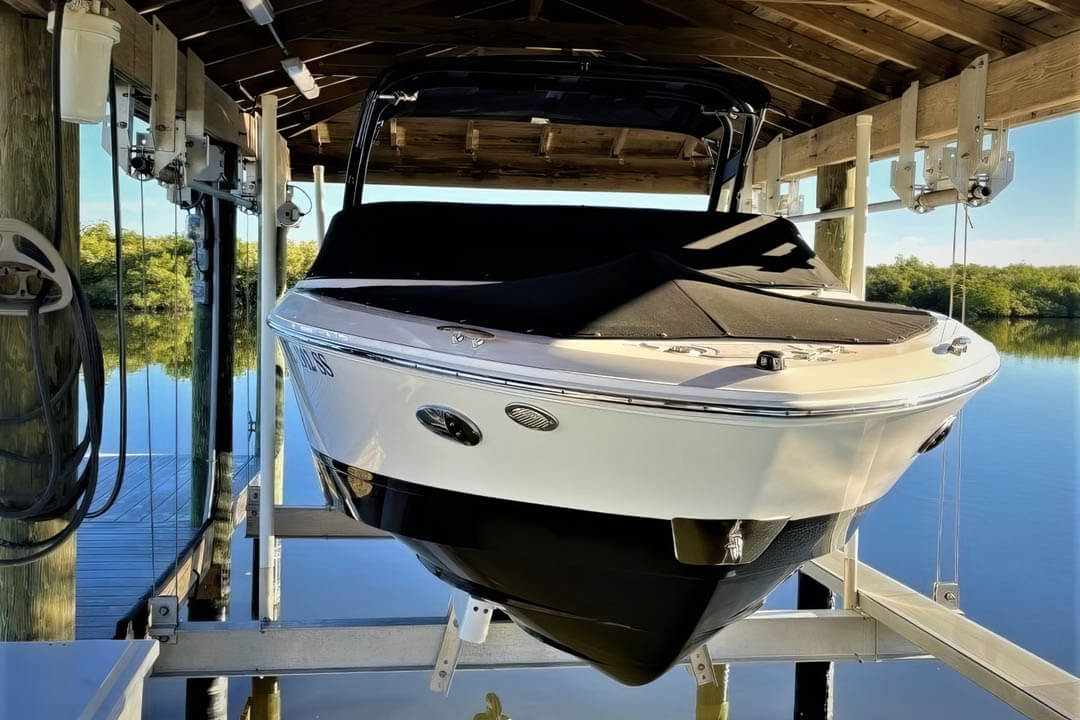 Boathouse Boat Lift with a 10K Boat - BOAT LIFT US