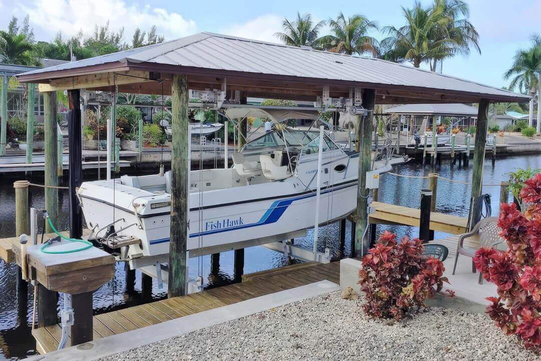Boathouse Boat Lift with a 10K Boat - BOAT LIFT US