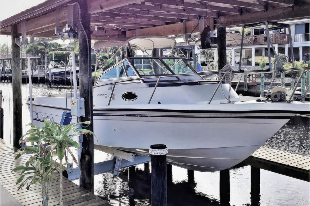 Boathouse Boat Lift with a 10K Boat - BOAT LIFT US