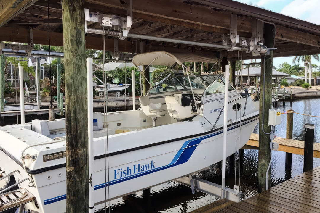 Boathouse Boat Lift with a 10K Boat - BOAT LIFT US