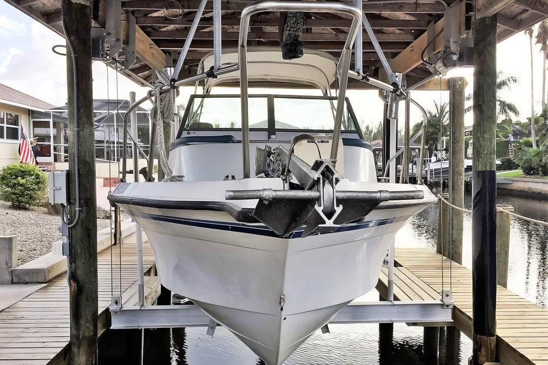 Boathouse Boat Lift with a 10K Boat - BOAT LIFT US