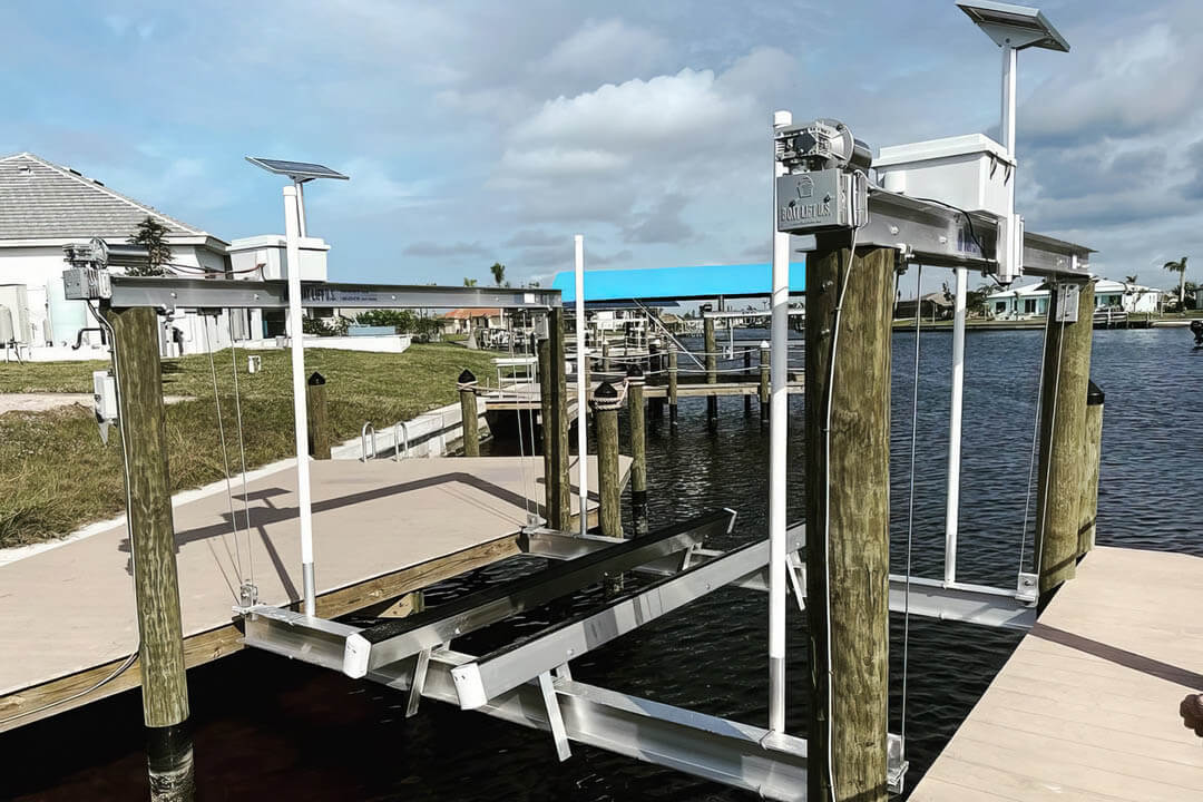 Solar Boat Lift - BOAT LIFT US